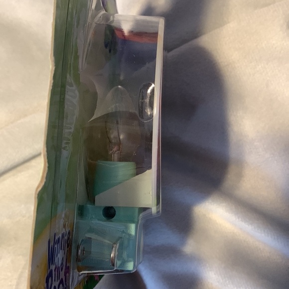 Disney Winnie the Pooh plug in nightlight flowers honey pot bee switch on off - Picture 4 of 5